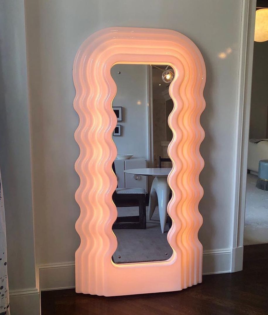 light up wavy mirror