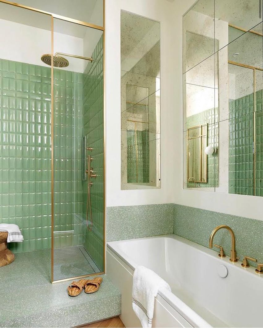 Green bathroom ideas shower tile @stephanbidoux_design