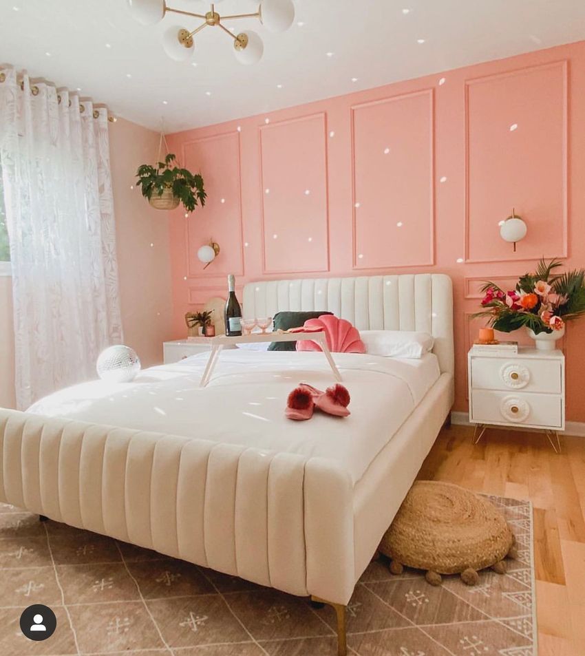 Beach themed bedroom Coral Accent wall @peonyandhoney