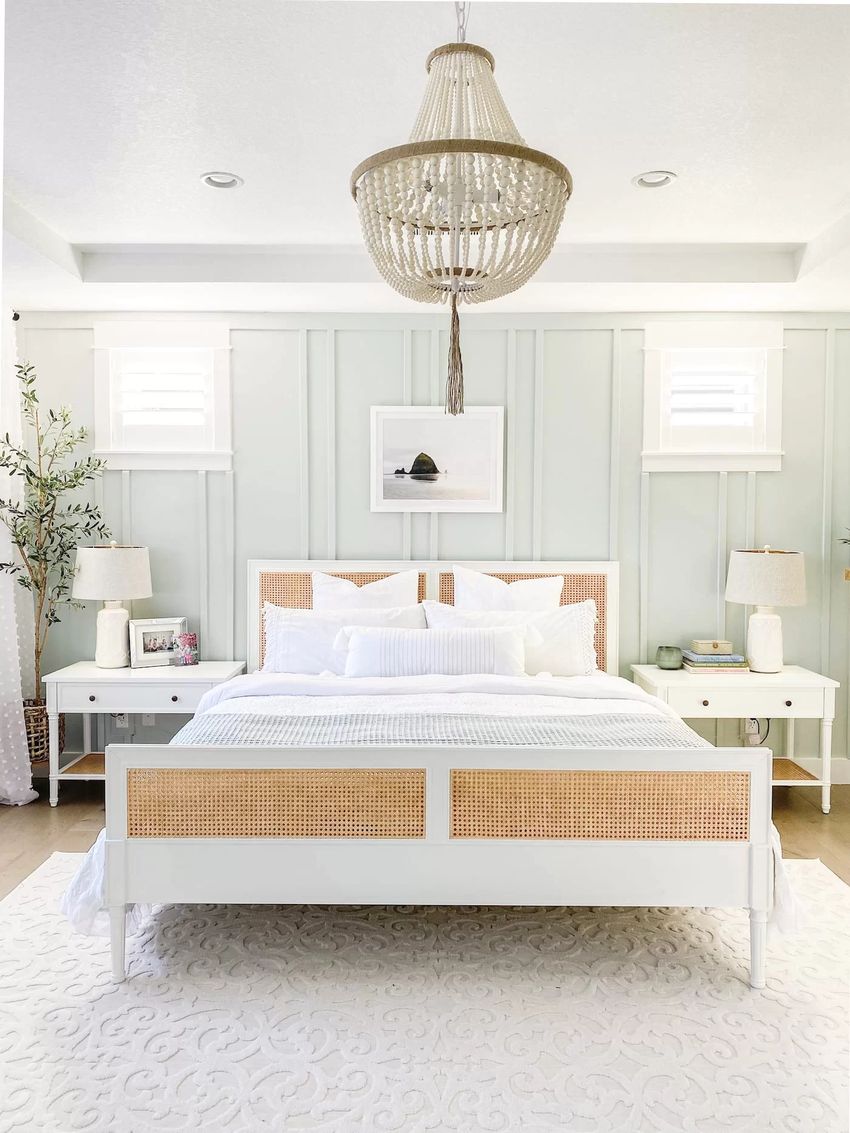 Pastel Blues Beachy Bedroom decor via thehouseofhoodblog