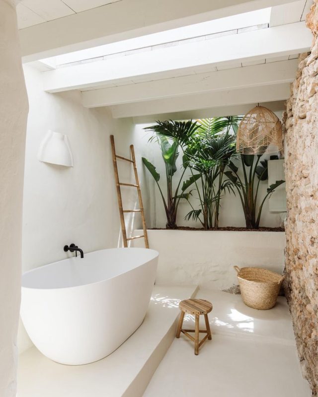 7-stunning-mediterranean-bathroom-decor-ideas