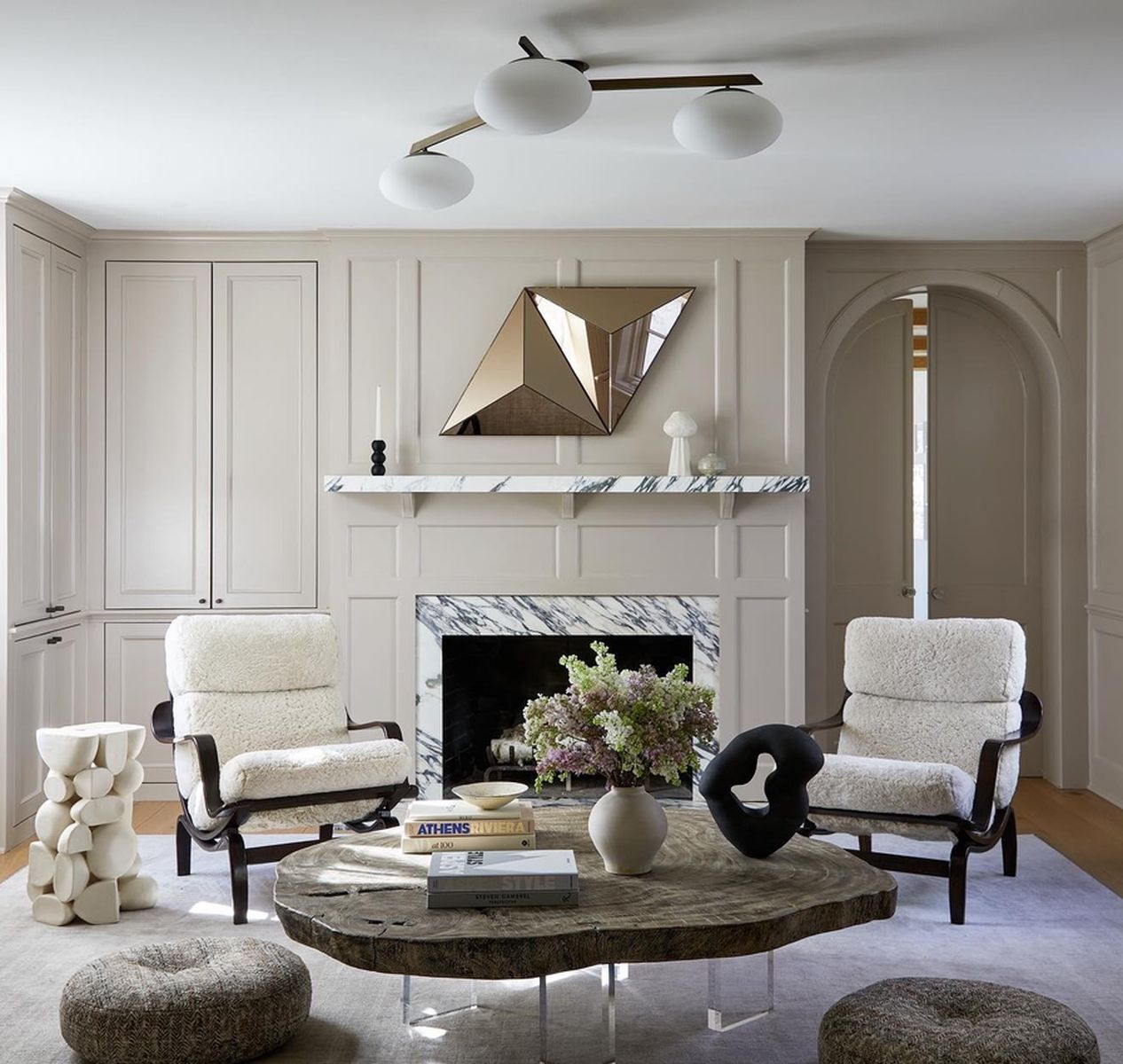 Contemporary living room emilydelbellointeriors