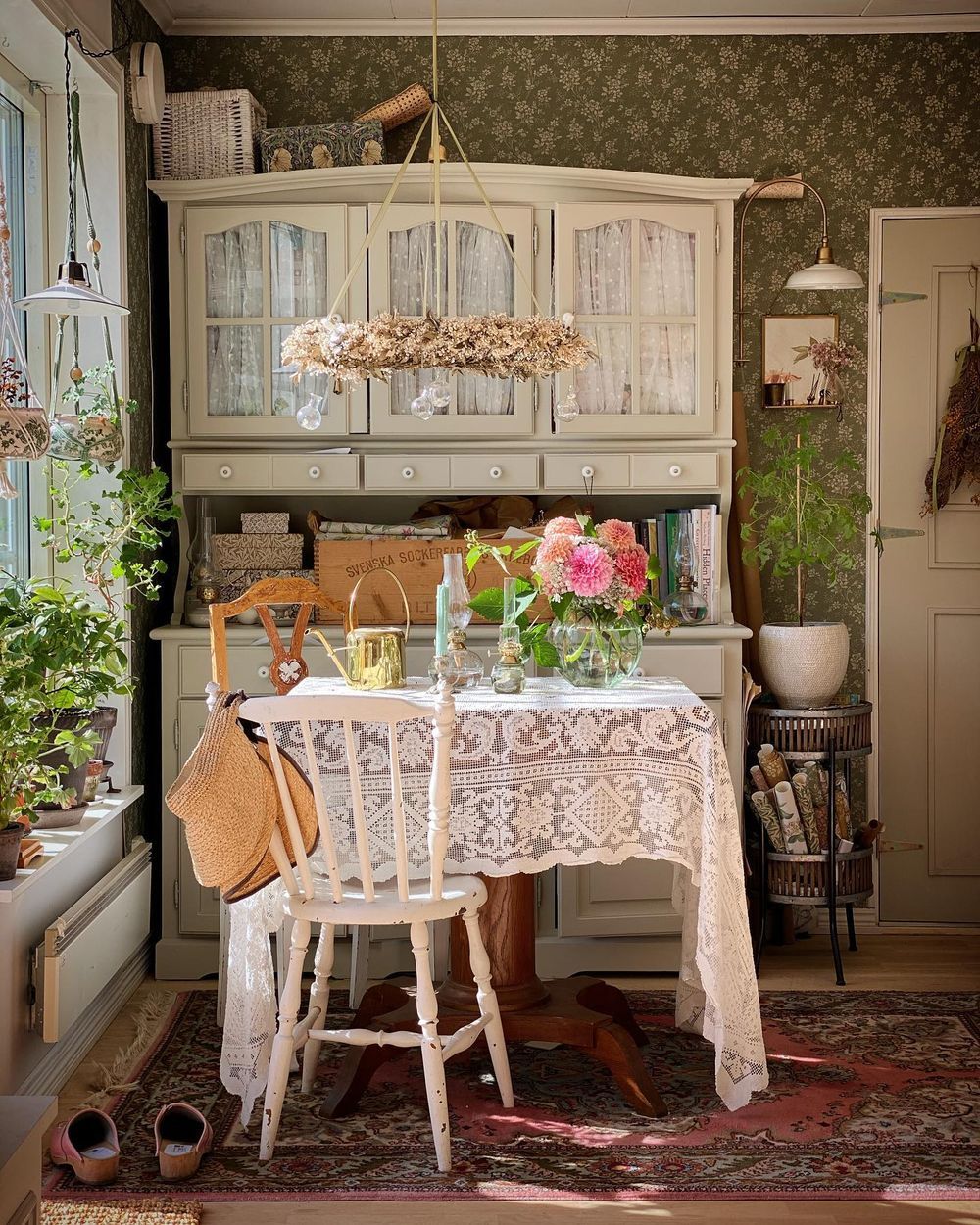 old english cottage decor