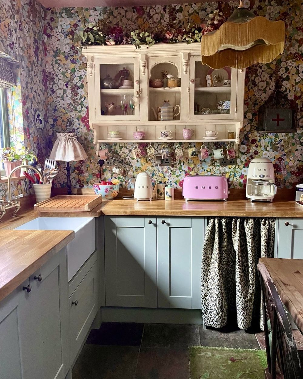 Cottage kitchen decor Smeg appliances floral wallpaper angelvintageinteriors