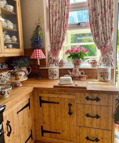 Cottage kitchen floral curtains decordesoie