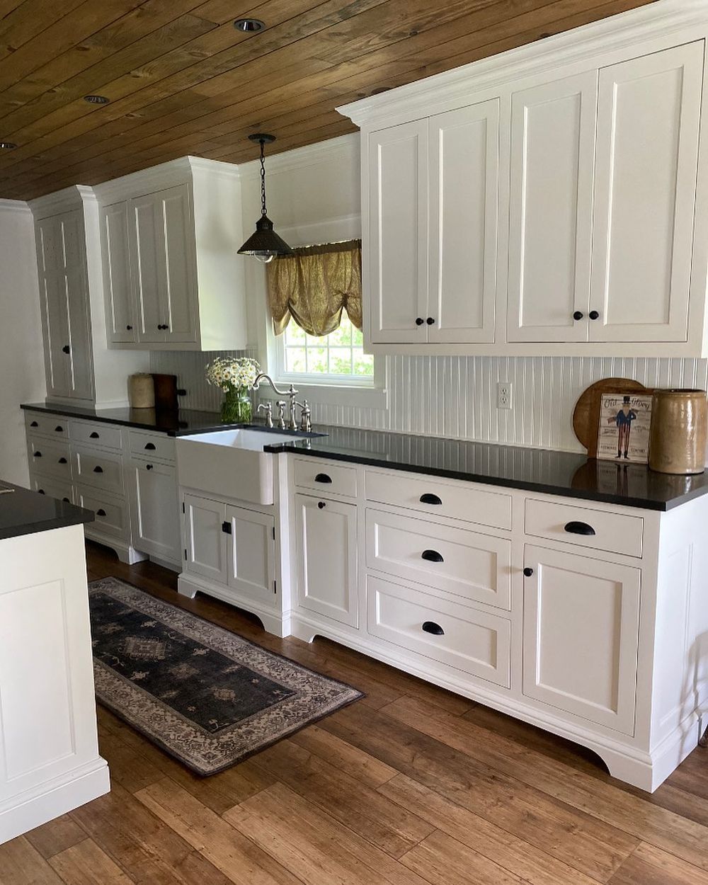 Cottage kitchen ideas beadboard white_pine_cottage