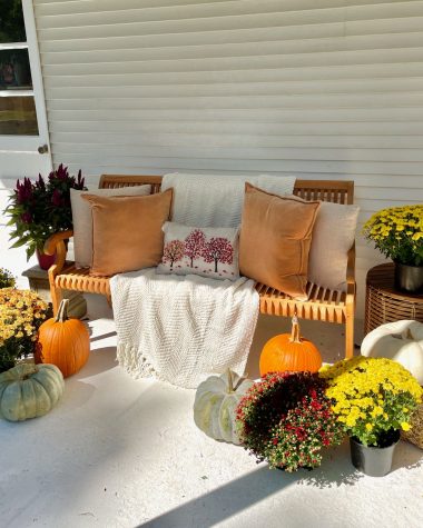 How to Decorate an Outdoor Bench for Fall