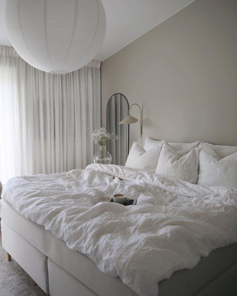 Linen Bed Sheets via @emmamelins