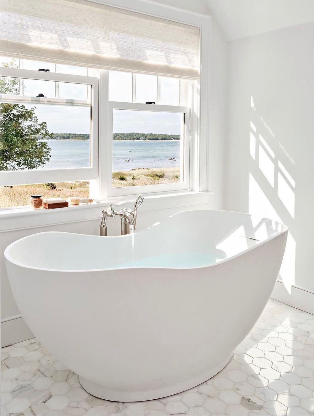 Beach home bathroom leighdyerdesign