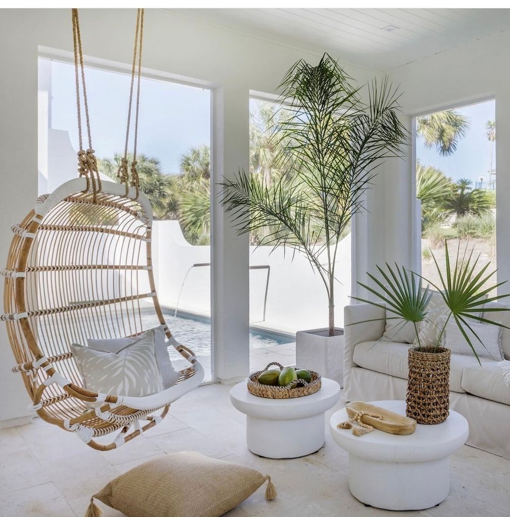 Beach home outdoor space @kendalldennisinteriors