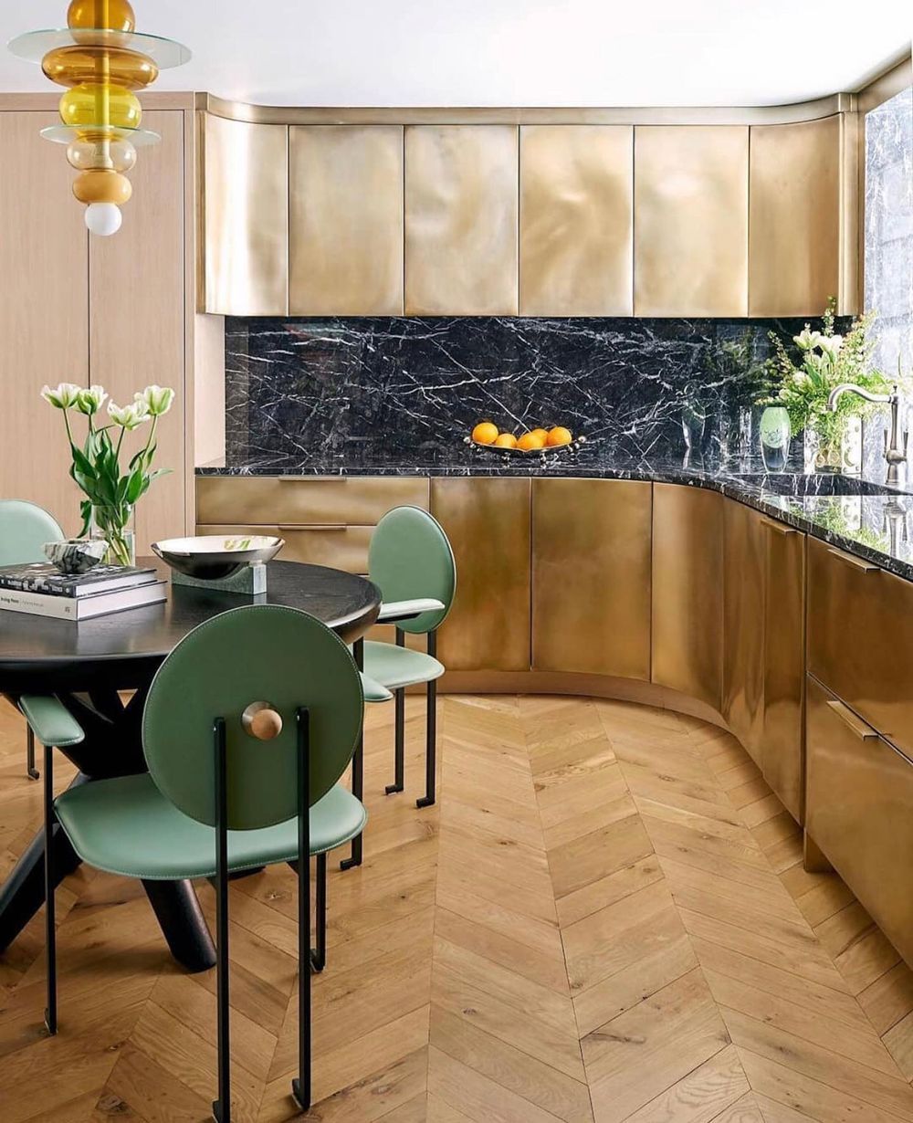 Brass kitchen cabinets @megsharpeinteriors