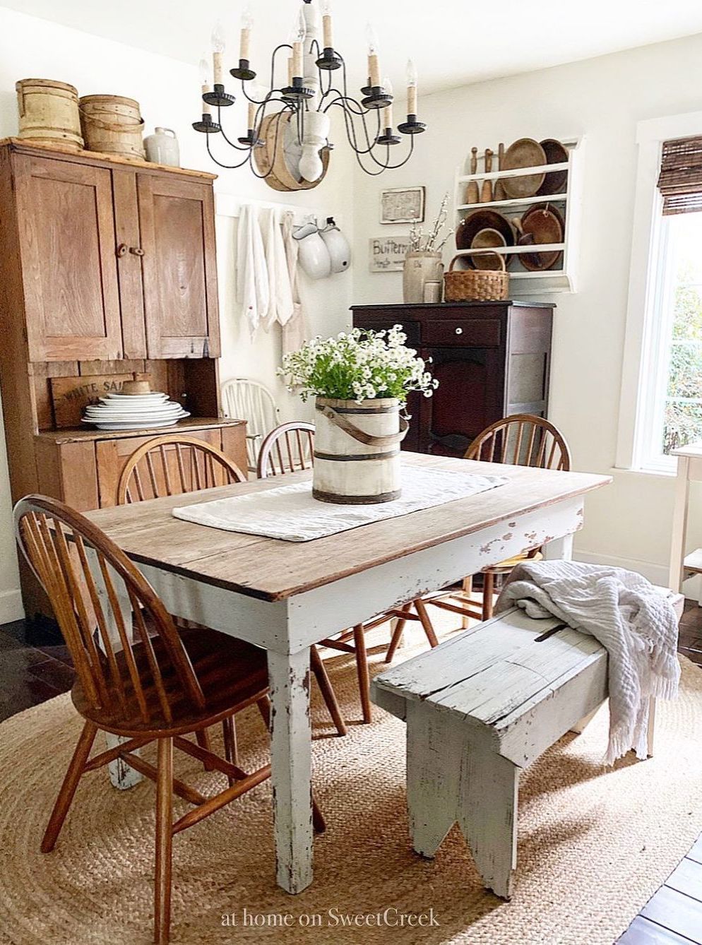 Country Dining Room via @athomeonsweetcreek