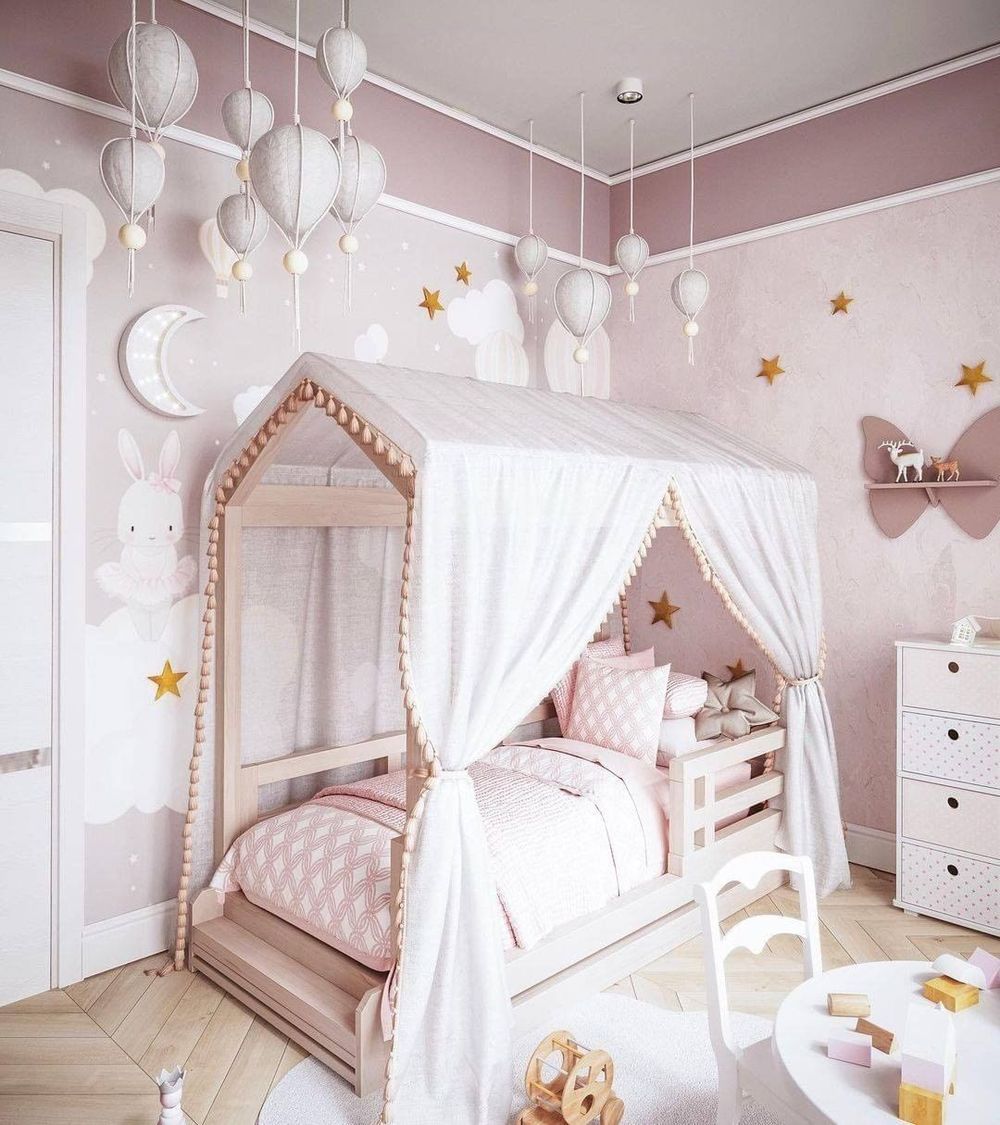 Girls Bedroom decor ideas Hot air balloon canopy bed via Marina Konko