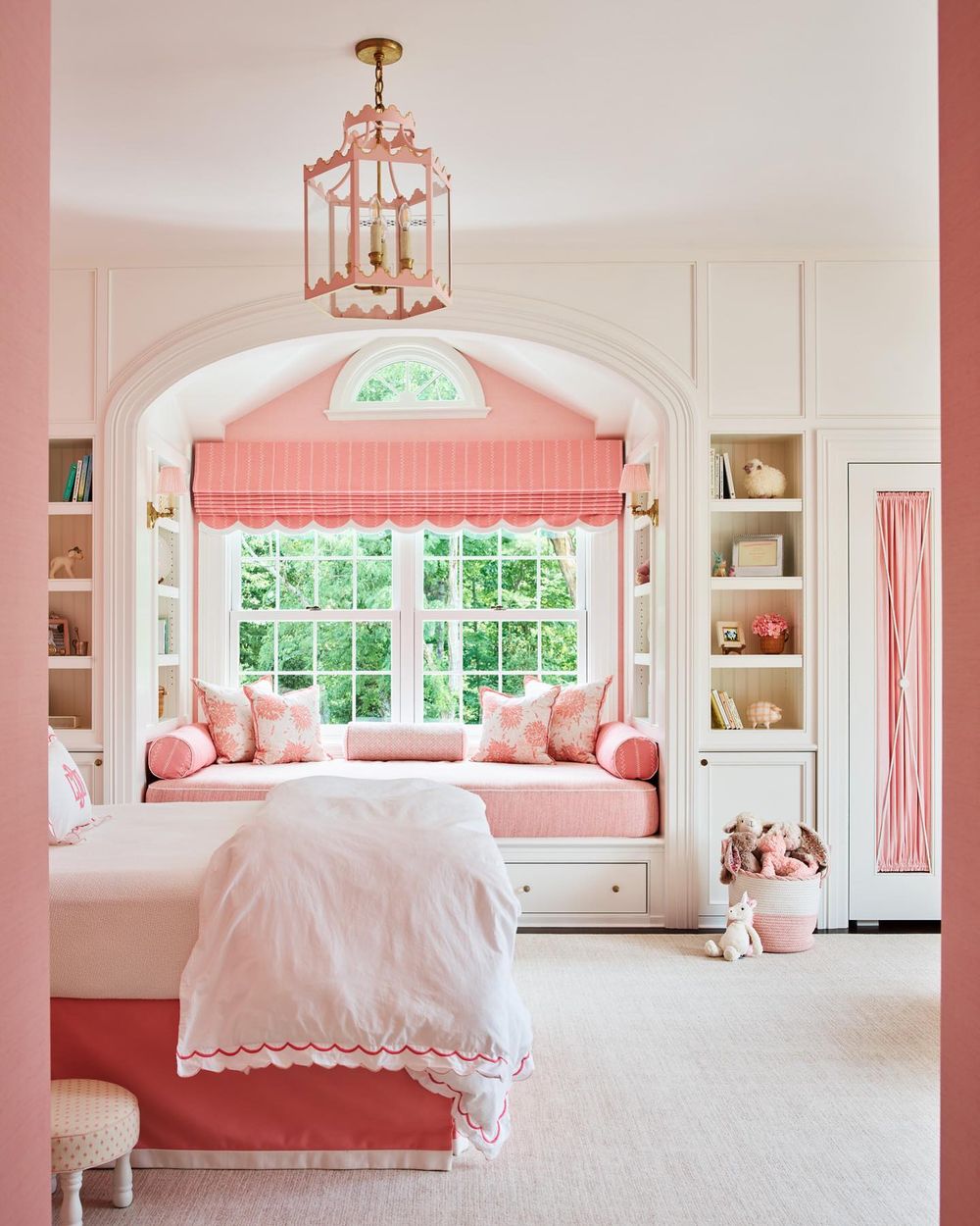 Girls bedroom ideas Window seat with bench dianemurphy_interiors