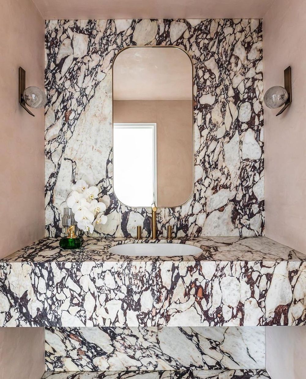 Marble bathroom vanity sink with Calcatta Viola via @alexandrabrowninteriors