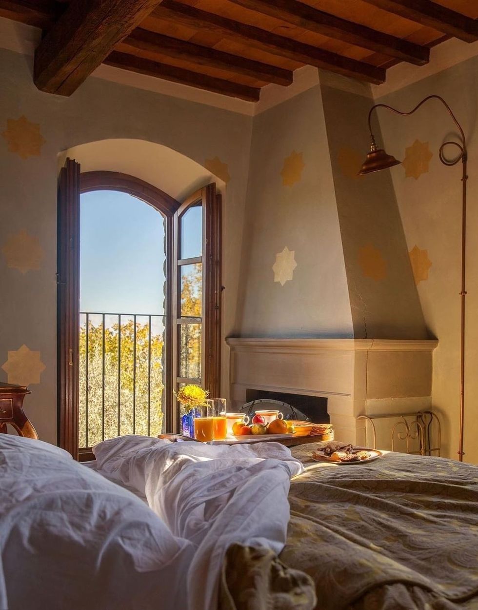 Mediterranean Bedroom ideas Fireplace @le_lappe