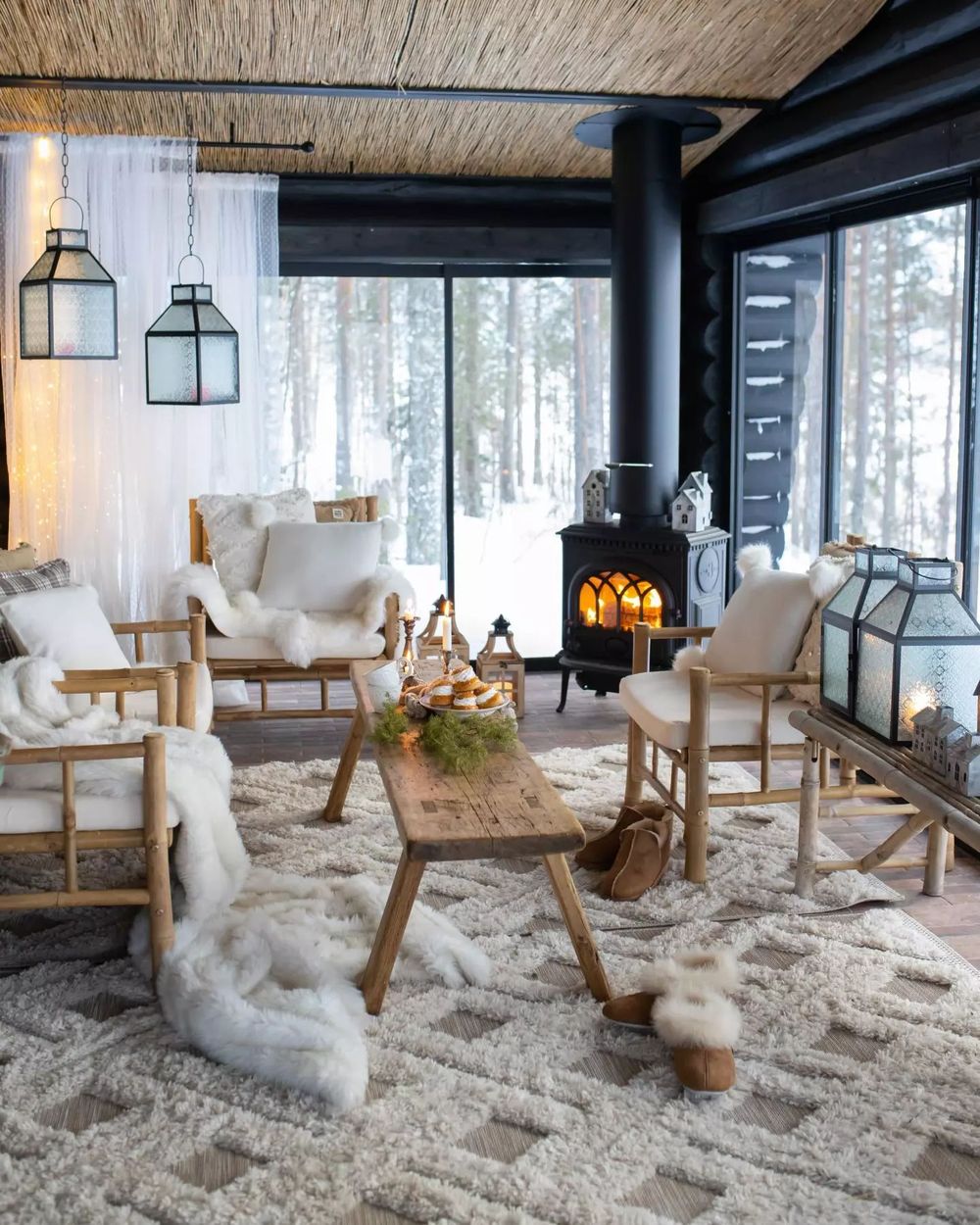 Mountain Home Decor Living Room Faux Fur via valkoinen_puutalokoti