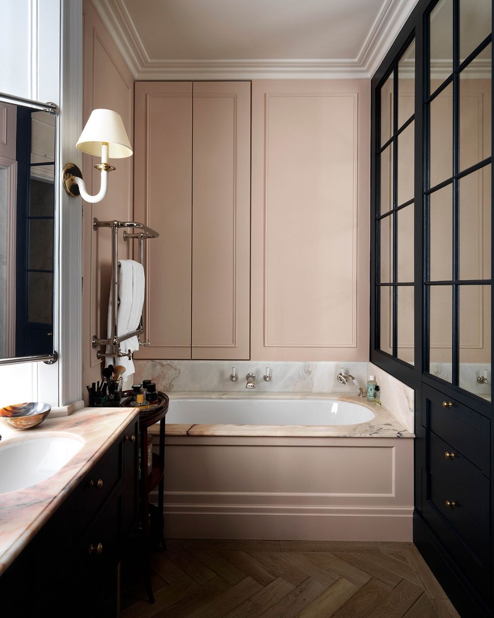 Pink bathroom bath nook @deroseesa