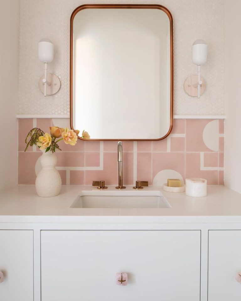 10 Gorgeous Pink Bathroom Decor Ideas