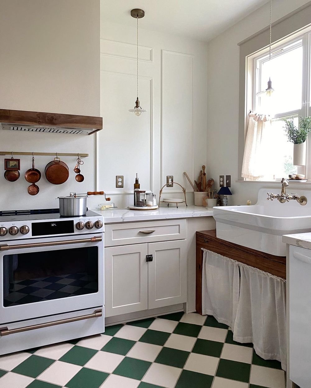 Checkered floor Kitchen ourgrowingstorey