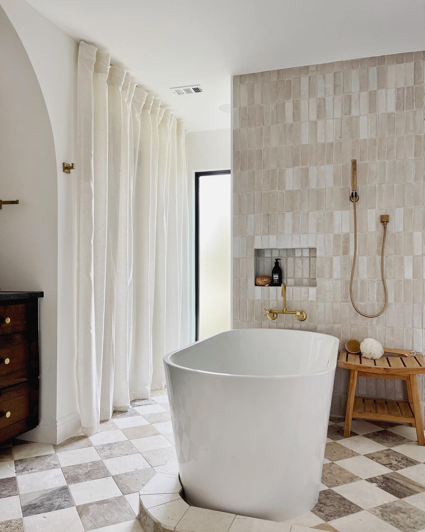 Checkered floor bathroom @marieflaniganinteriors