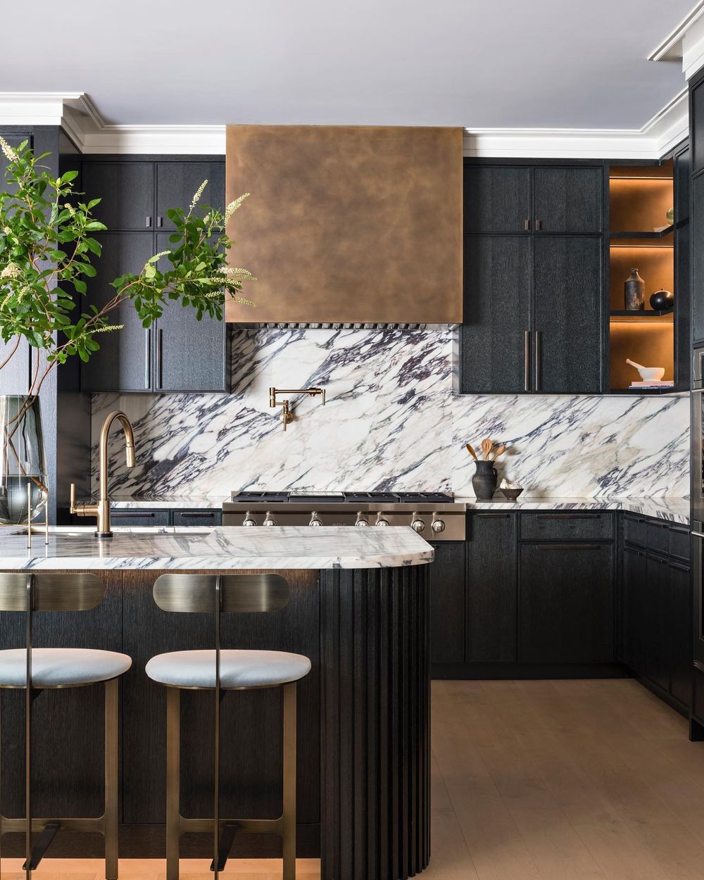Black Kitchen Cabinets @rajnialexdesign