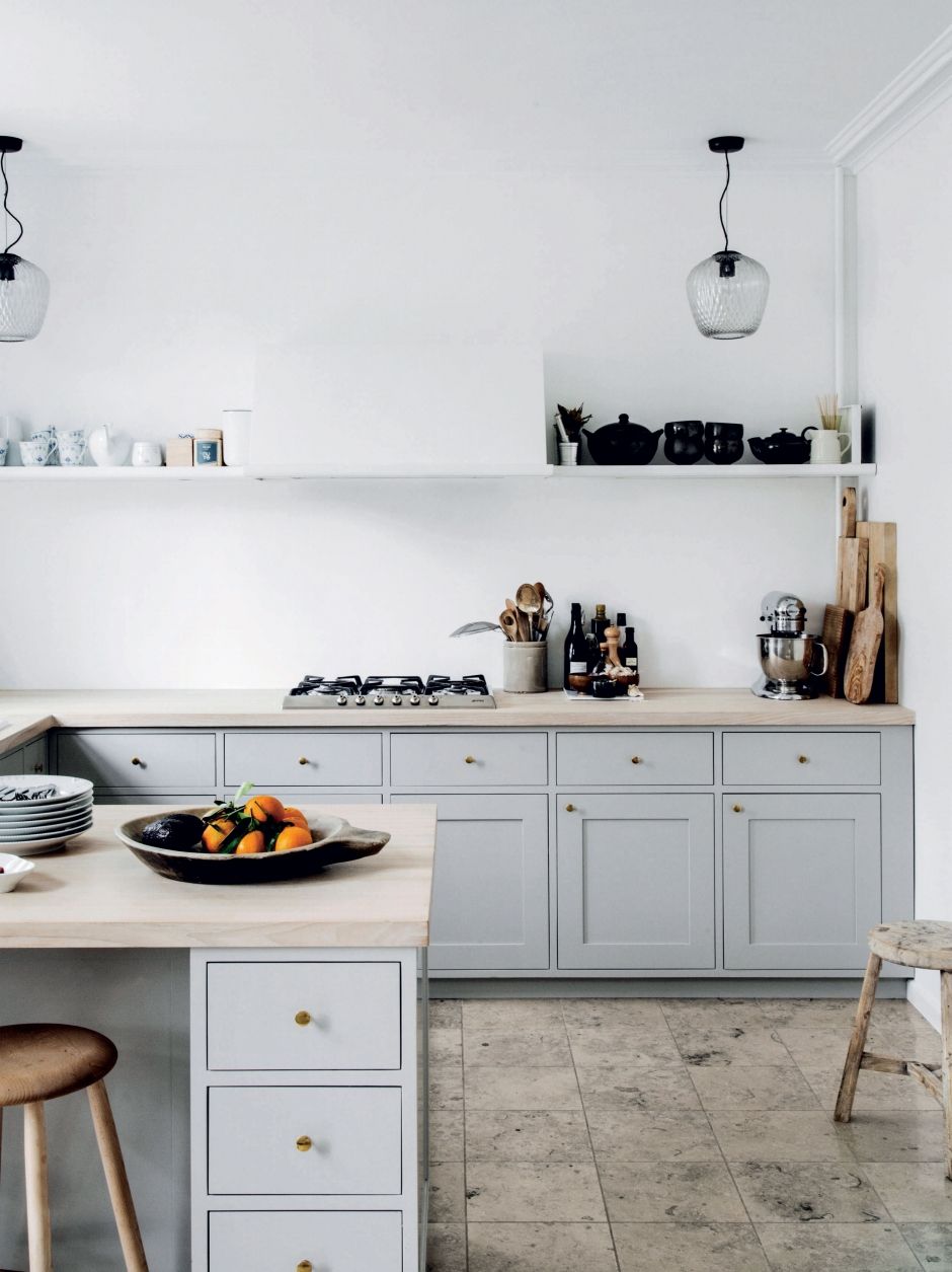 Minimalist Kitchens Without Upper Cabinets Scandi style