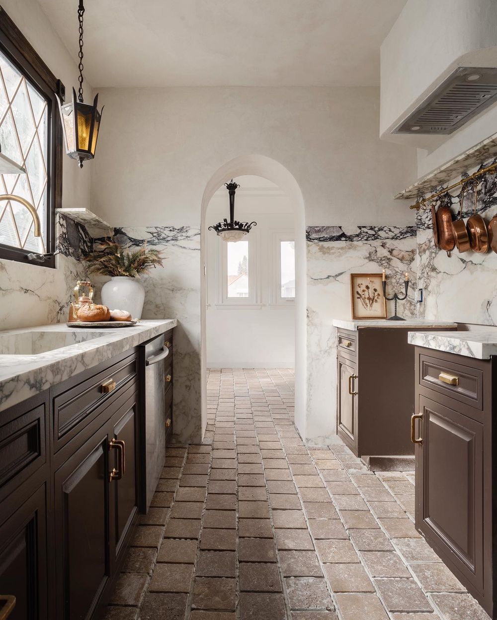 10 Lovely Kitchens With Open Shelving