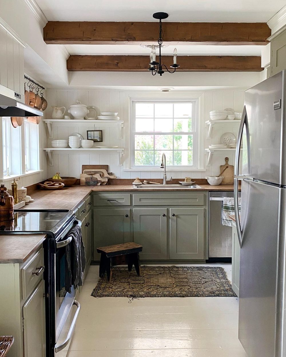 Kitchens without upper cabinets Country Cottage style