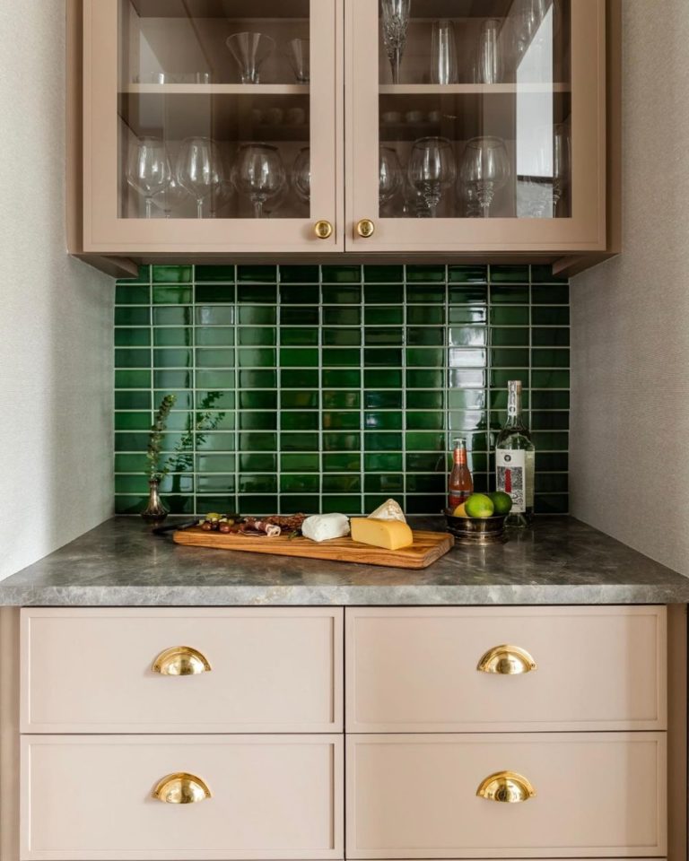 21 Designer Home Bar Decor Ideas for Inspiration
