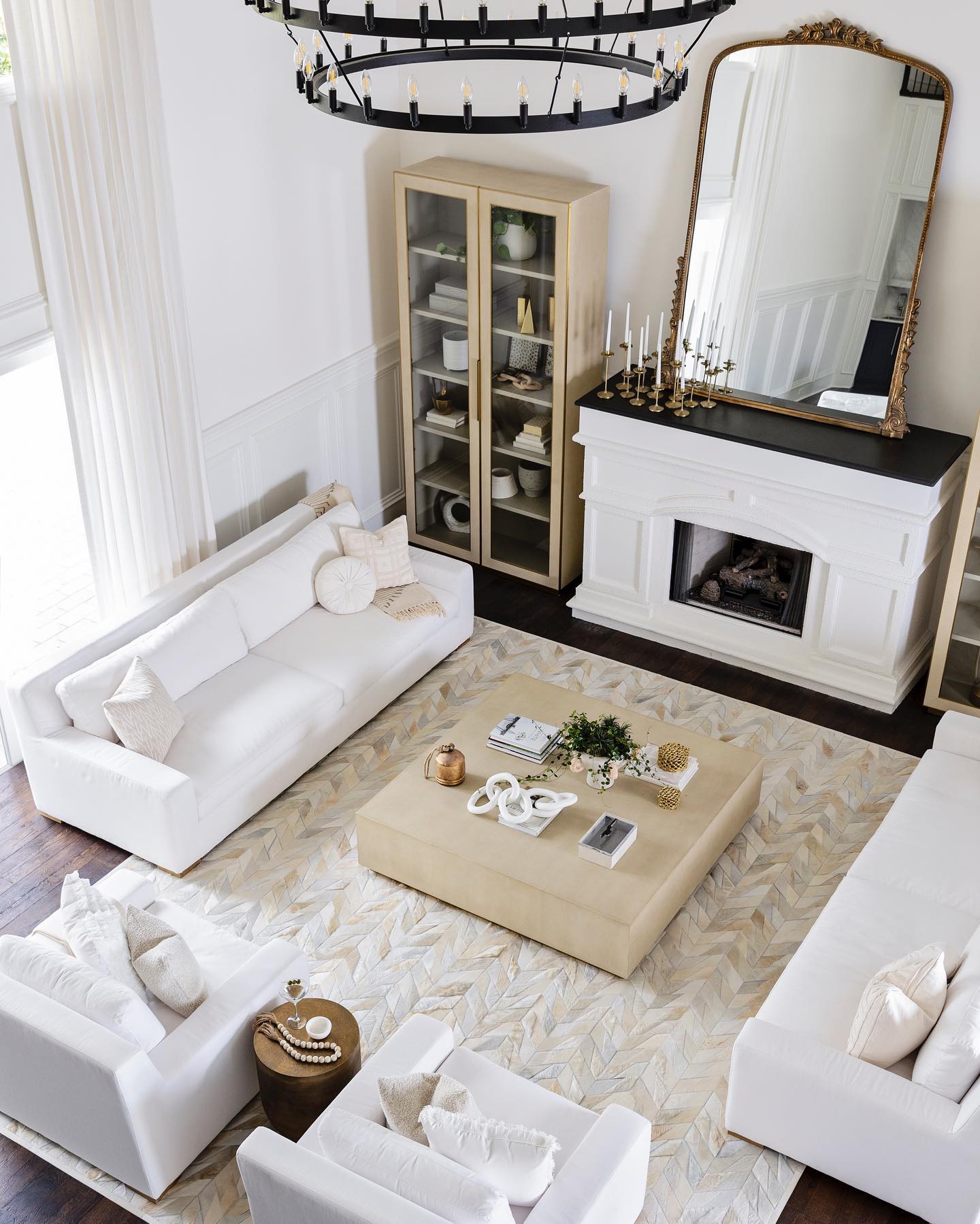 16 Living Room Essentials You Must Have [Checklist]