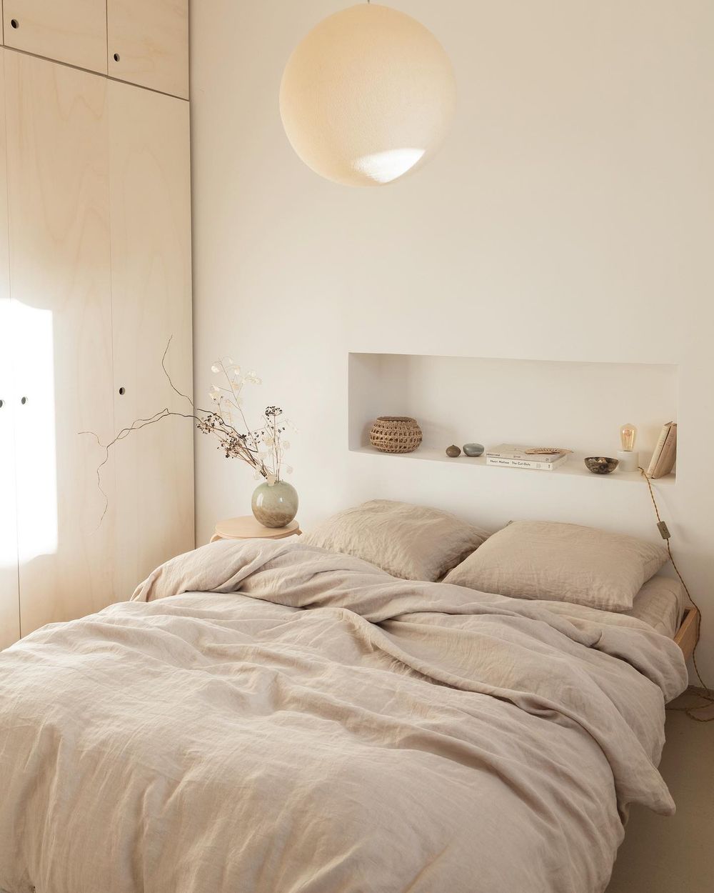 Beige bedrooms Linen Bedding @oliviathebaut