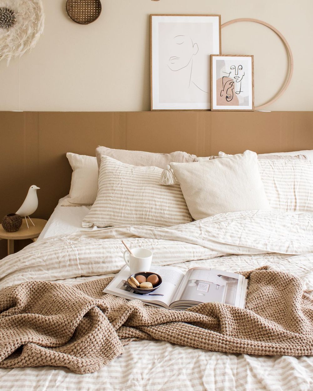 Neutral, layered bedding 🤎🥥  Neutral bedroom decor, Cream and