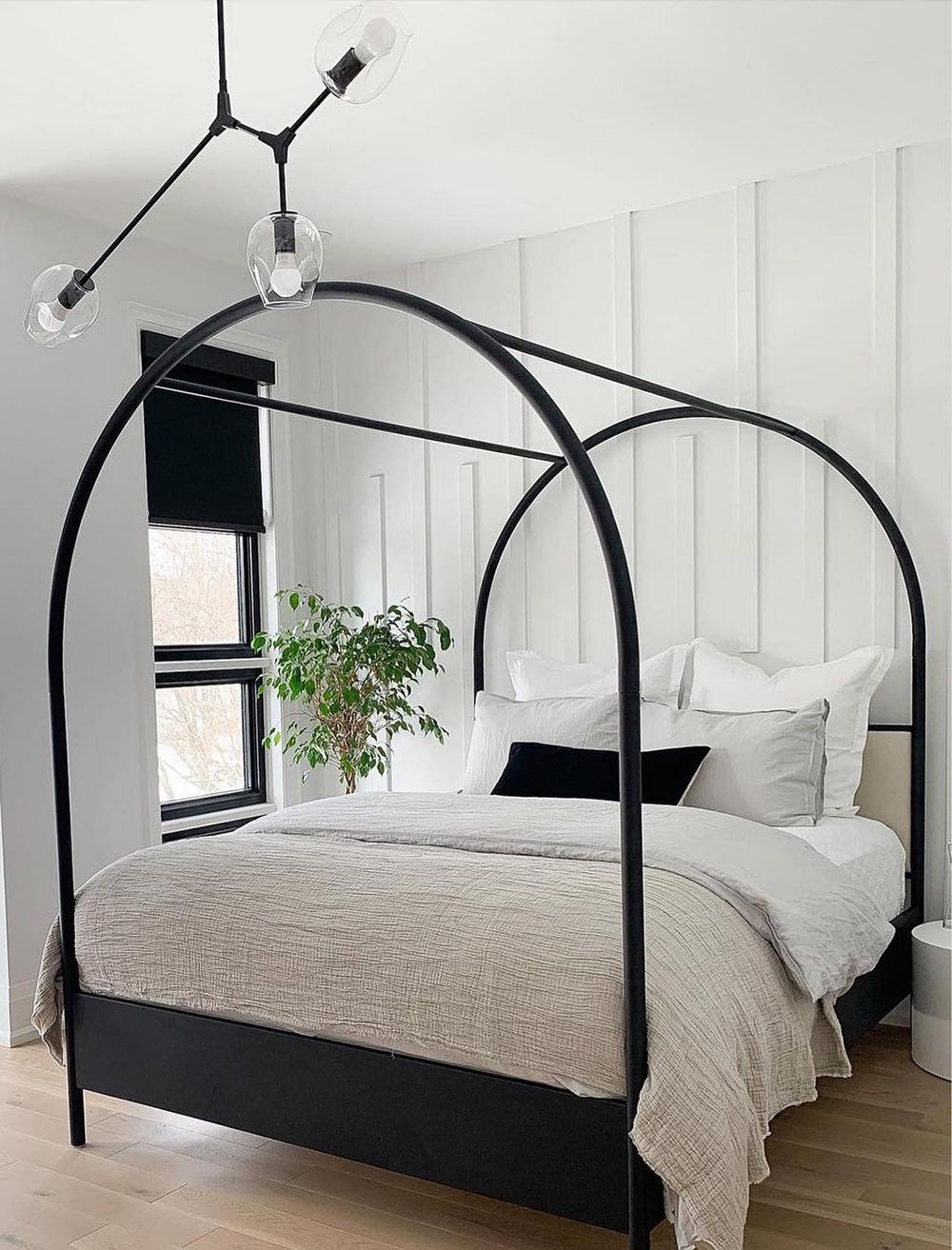 Buying a Canopy Bed @thehouseacrossthestreet