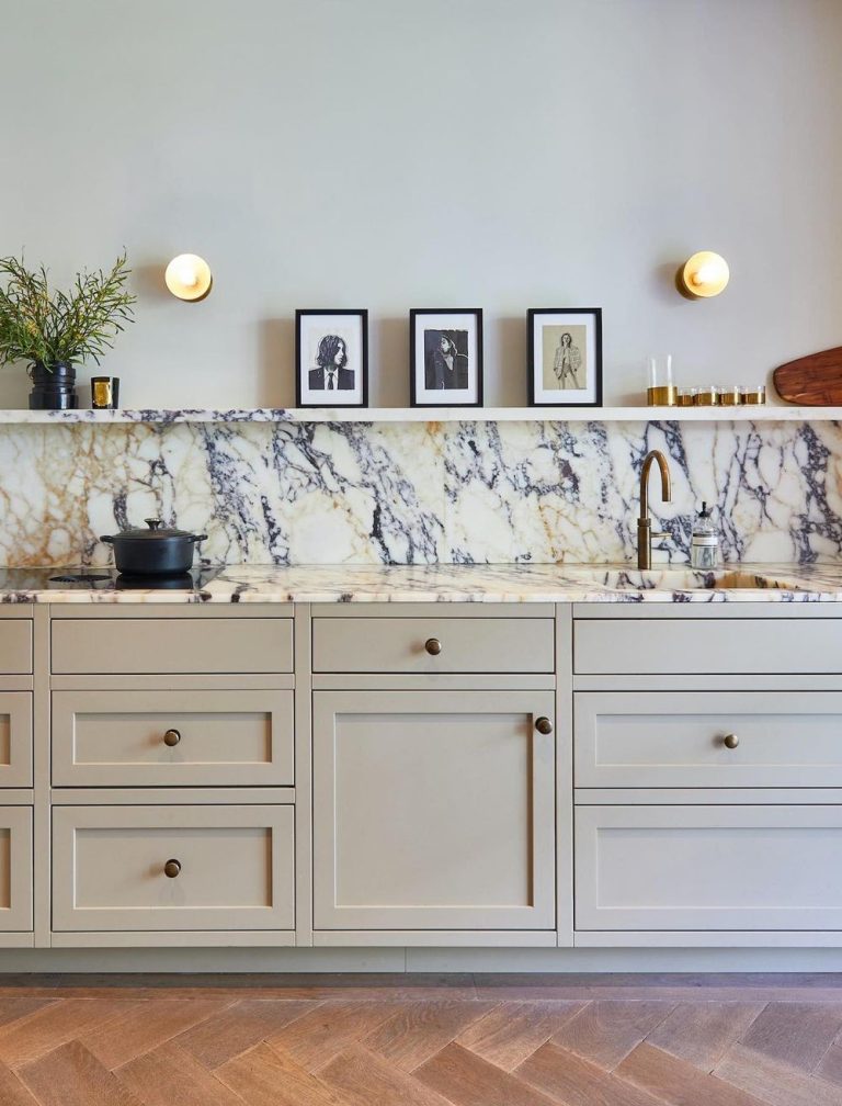 Gray kitchen cabinets marble backsplash 2711_interiors