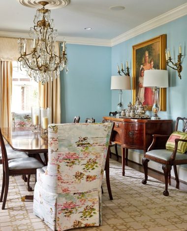 Traditional dining room Turquoise walls carolinebrackettdesign