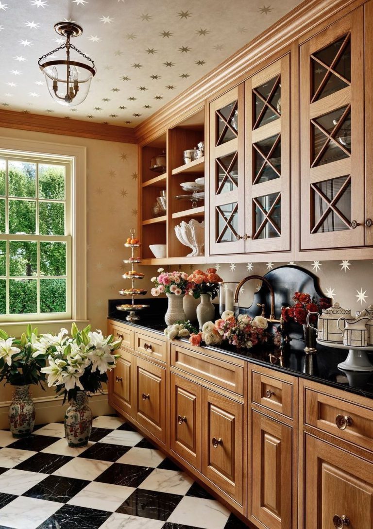 15 Charming Butler's Pantry Ideas