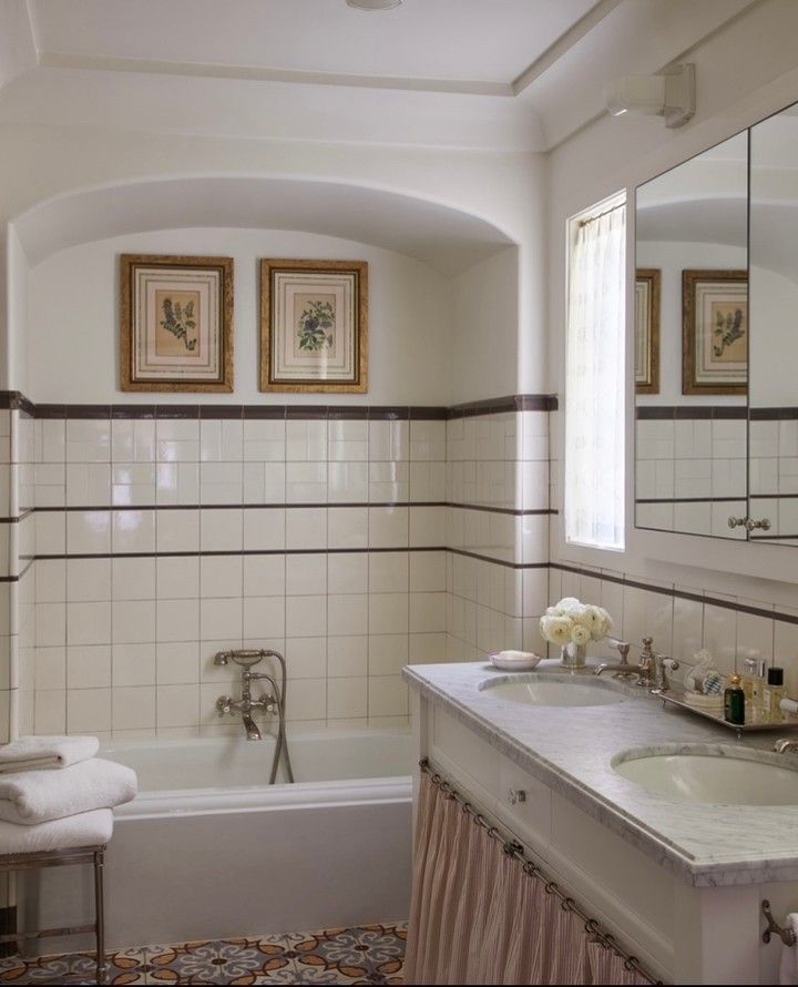 Country home bathroom design ideas Vintage shower hardware noelpittmandesign