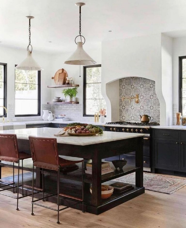 10 Spanish Style Kitchens with Beautiful Tiles