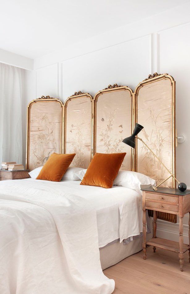Vintage Bedroom Folded Gold Panels estudiomariasantos