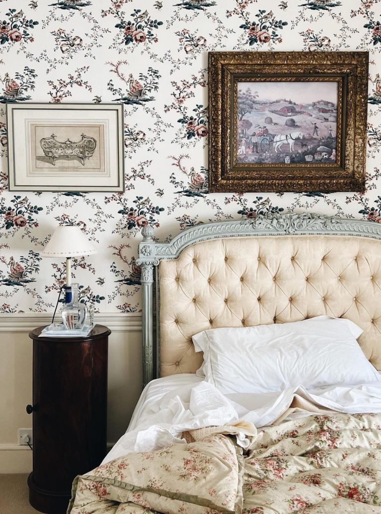 15 Vintage Bedroom Design Ideas that Evoke the Past