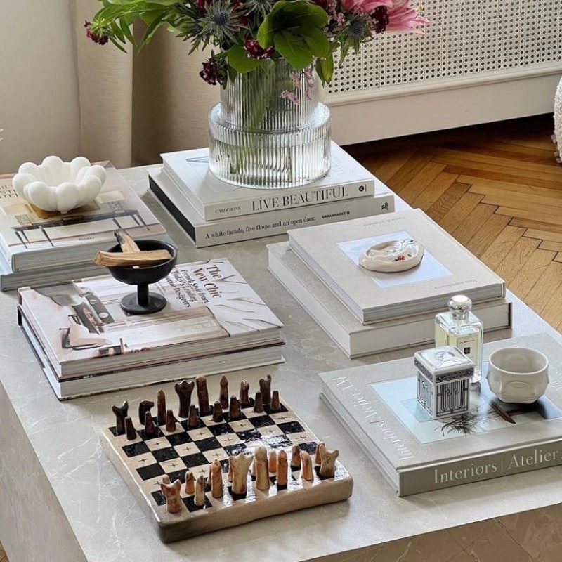 17 Simple and Chic Coffee Table Decor Ideas for Living Rooms