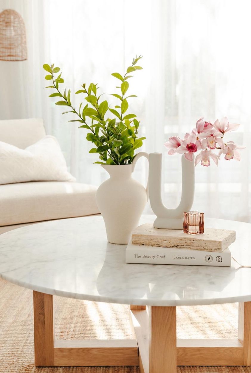 Casual Coffee table decorating ideas 