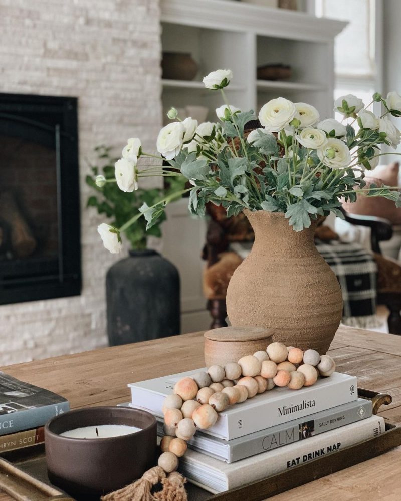 17 Simple and Chic Coffee Table Decor Ideas for Living Rooms