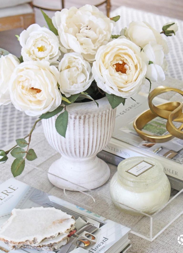 17 Simple and Chic Coffee Table Decor Ideas for Living Rooms