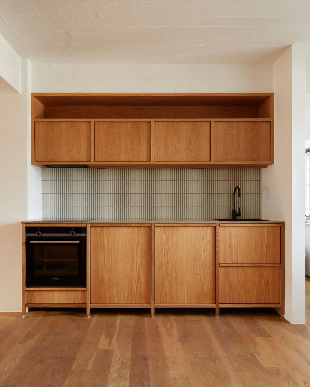 Kitchen cabinet ideas Mid-Century oak cabinets @lumierebricoleur