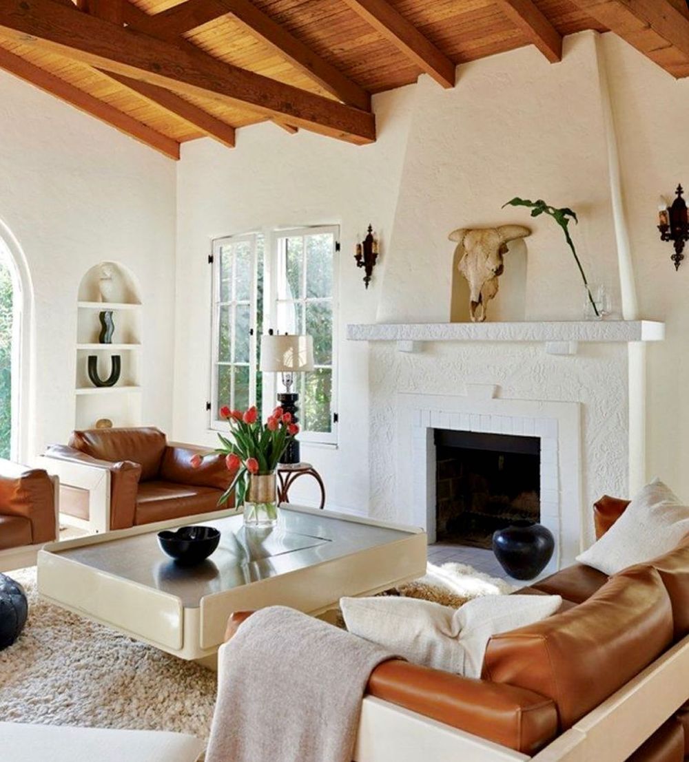 Spanish living room design Leather furniture