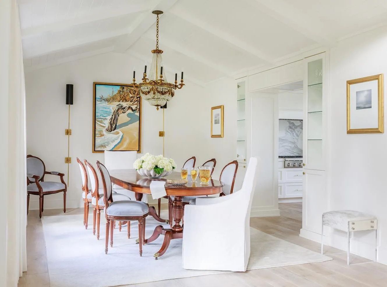 Traditional Coastal dining room design decor kendalldennisinteriors
