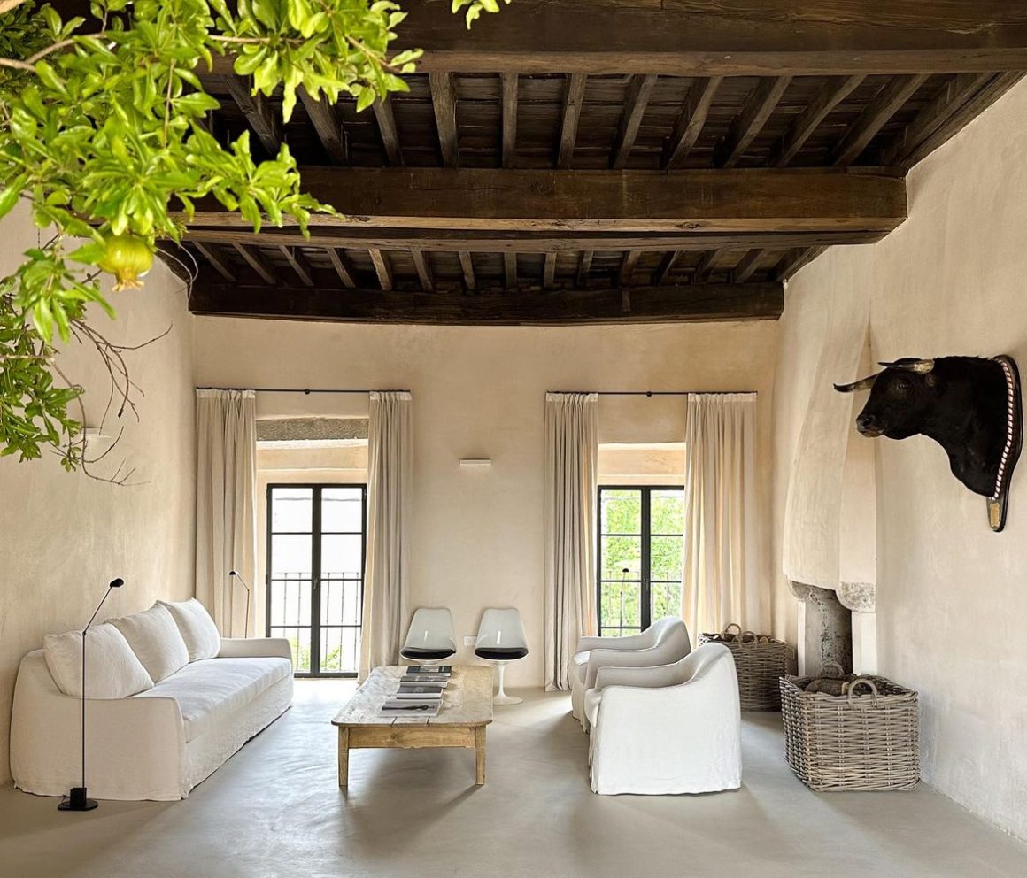 11 Beautiful Mediterranean Living Room Design Ideas