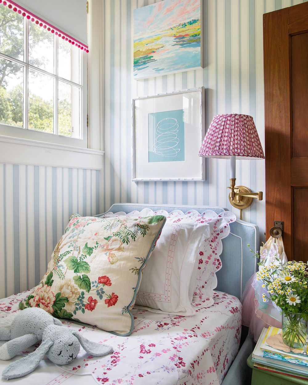 Preppy kids bedroom